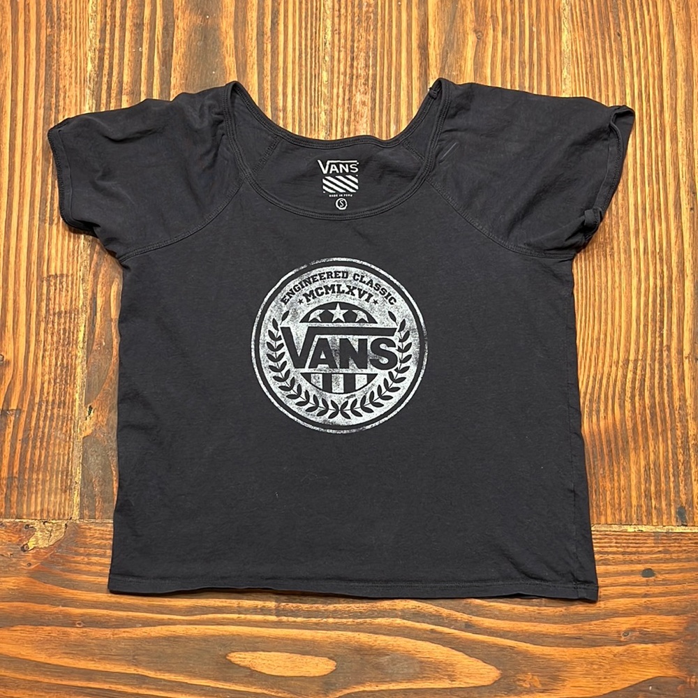 Womens small loose fitting crop top